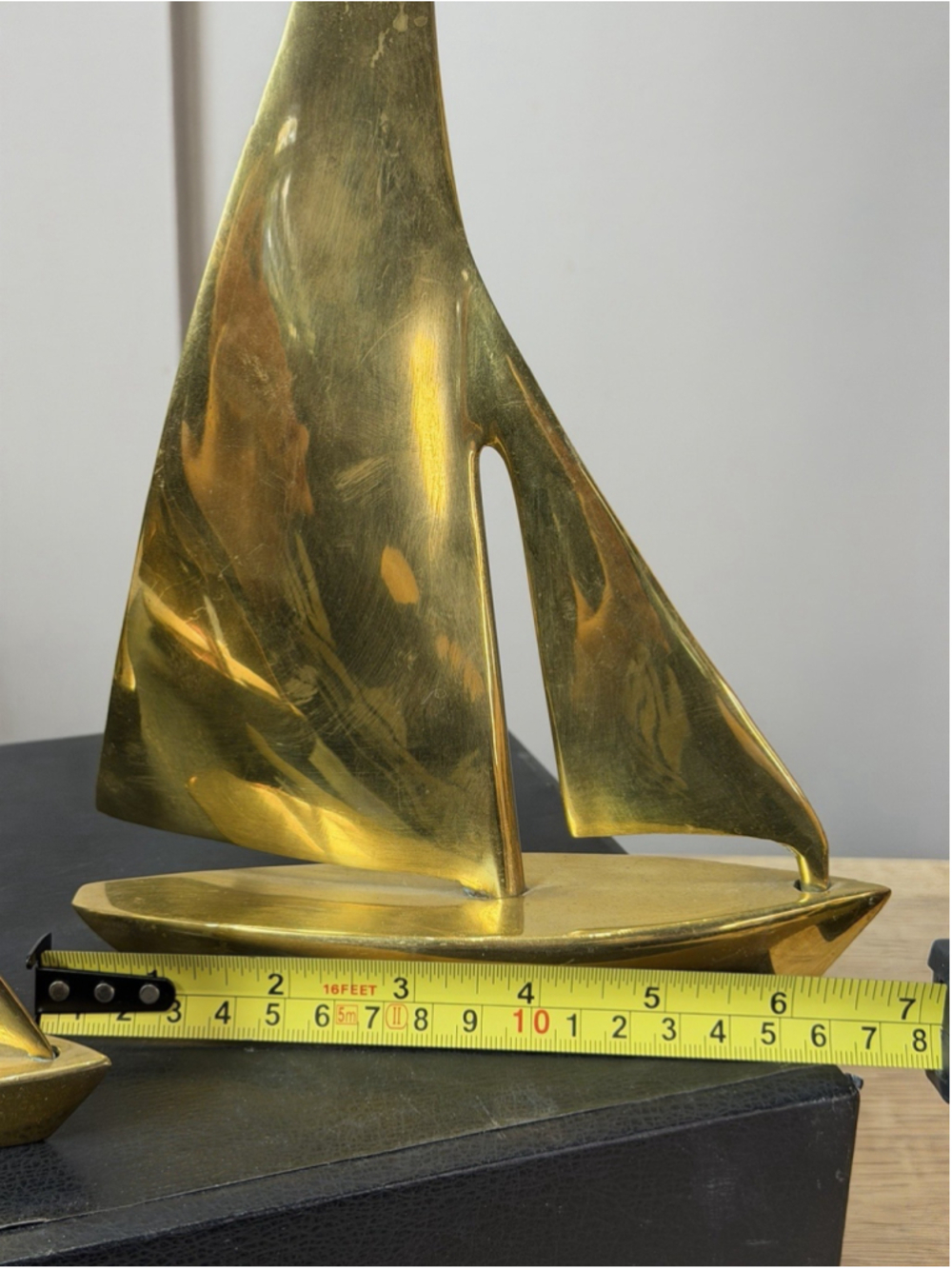 Vintage - Set of 3 Solid Brass Sailboats - Height of Each: 10”/ 9.5“/ 7”tall - Picture 10 of 15